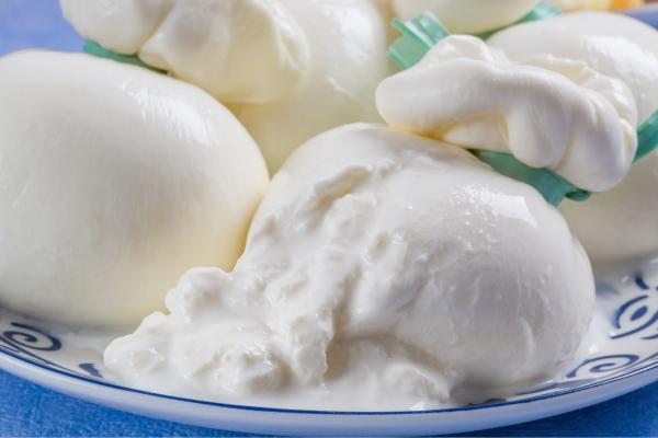 Diferencia entre burrata y mozzarella: conoce en qué se diferencian y en qué son similares - ¿Qué es la burrata?