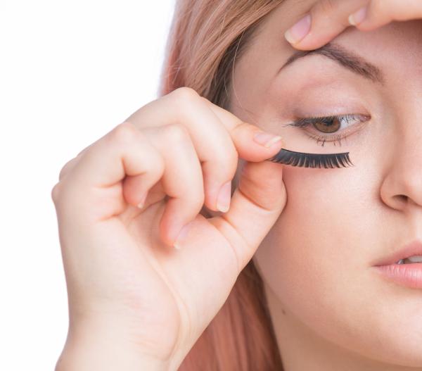 Cómo colocar pestañas postizas - Paso 3