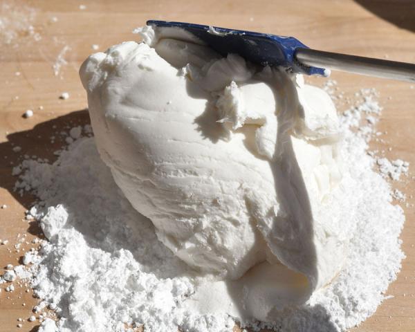 Cómo hacer fondant sin nubes de azúcar - Paso 5