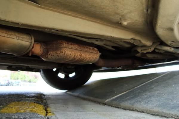 Cómo quitar el catalizador del coche 