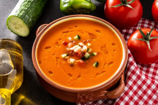 Las mejores sopas y cremas frías para combatir el calor en verano - Gazpacho andaluz