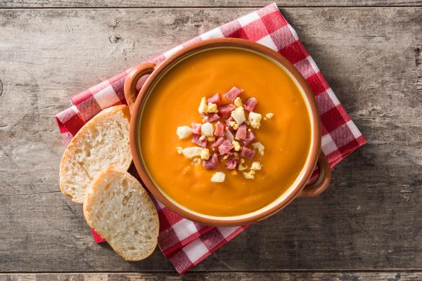 Las mejores sopas y cremas frías para combatir el calor en verano - Salmorejo cordobés