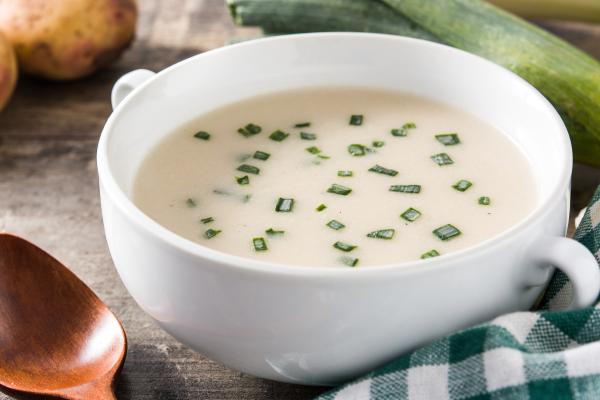 Las mejores sopas y cremas frías para combatir el calor en verano - Vichyssoise
