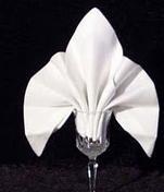 Cómo colocar la servilleta en la mesa - Paso 2