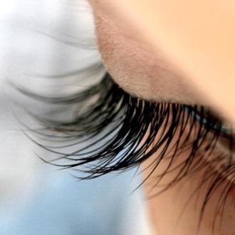 Trucos de belleza con vaselina - Unas pestañas más espesas con vaselina