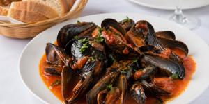 Cómo hacer mejillones a la marinera: receta gallega tradicional