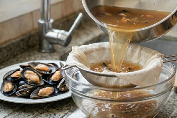 Cómo hacer mejillones a la marinera: receta gallega tradicional - Paso 3