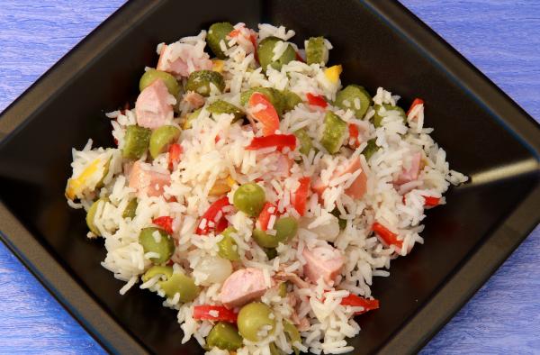 Ensaladas navideñas fáciles para triunfar este año - Ensalada de arroz crujiente