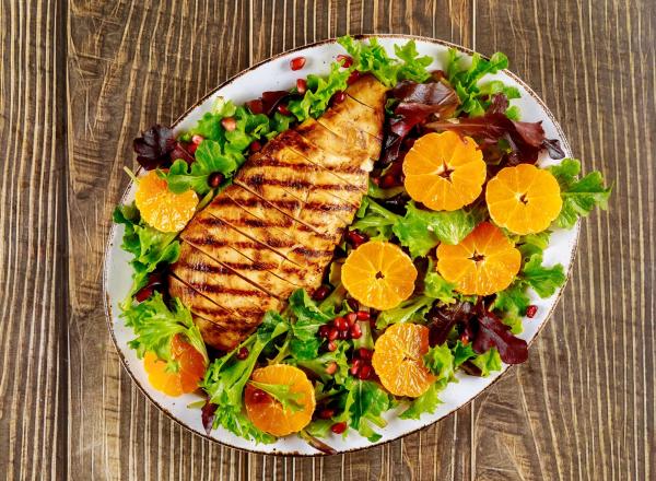 Ensaladas navideñas fáciles para triunfar este año - Ensalada de pavo y mandarina