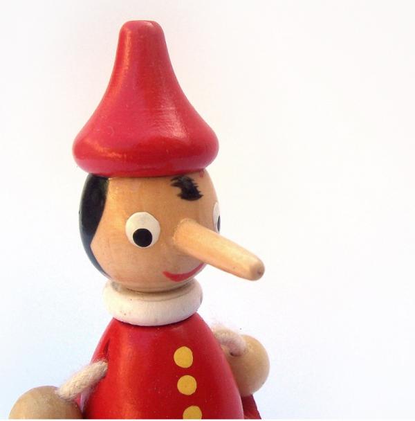 Cómo descubrir a un hombre mentiroso