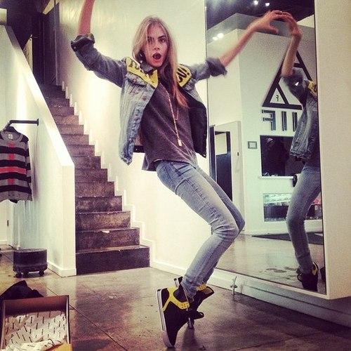 Cómo vestir como Cara Delevingne - Paso 1