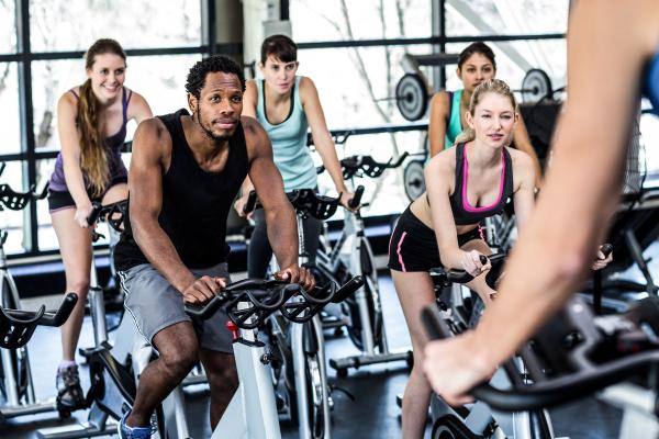 Beneficios del spinning: descubre por qué es bueno para la salud física y mental - Fortalece piernas y glúteos