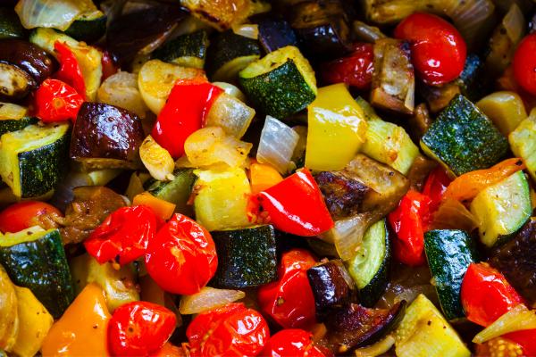 Bacalao con pisto de verduras: receta fácil y rápida - Paso 2