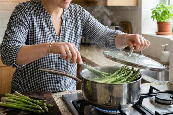 Cómo hacer gazpacho de espárragos: receta fácil y refrescante - Paso 2