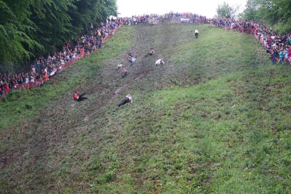 Los mejores deportes raros - The Cooper's Hill Cheese Rolling