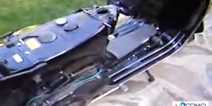 Cómo ajustar el ralentí de una Vespa PX