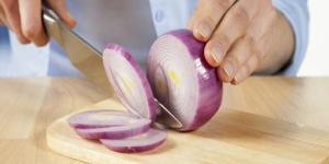 Cómo quitar el olor a cebolla de las manos