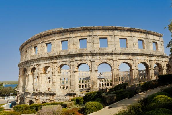 Curiosidades de Croacia que seguro que no conocías: el país donde nació la corbata y otras sorpresas - Tiene un anfiteatro romano casi intacto