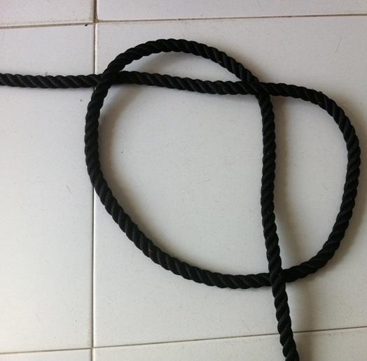 Cómo hacer un nudo llano múltiple - Paso 1