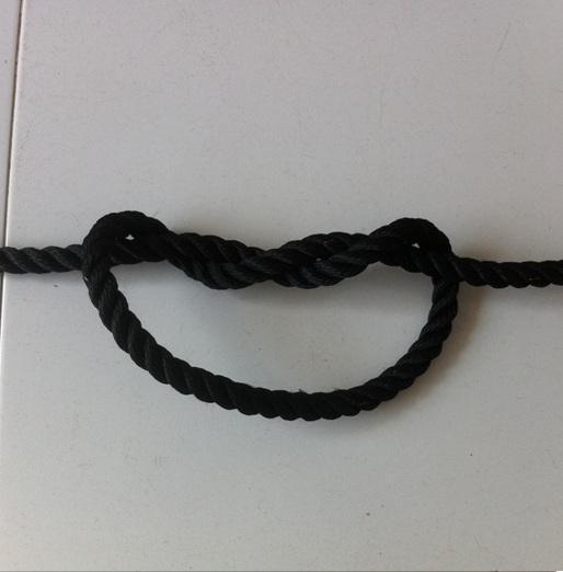 Cómo hacer un nudo llano múltiple - Paso 4