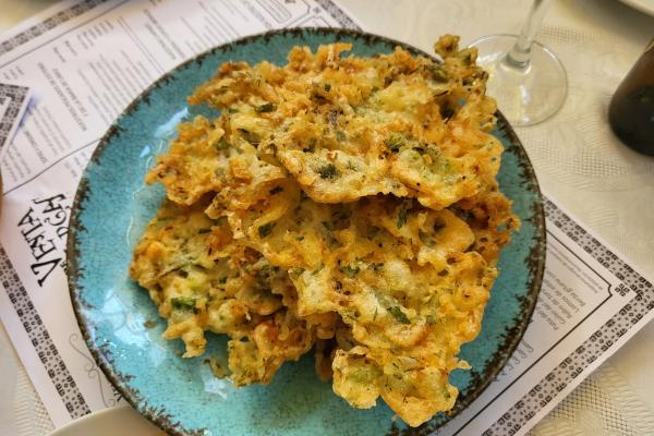 Cómo es la comida típica de Cádiz: descubre los mejores platos - Tortillita de camarones