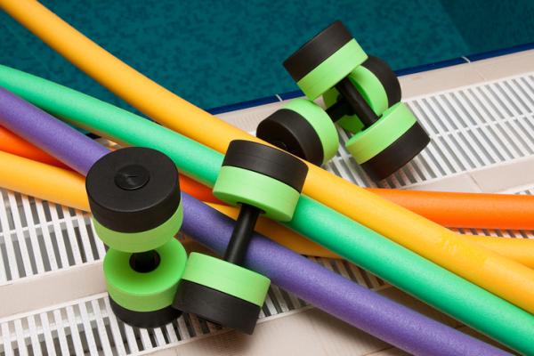 Ejercicios de natación para adelgazar piernas - Tijeras dentro del agua