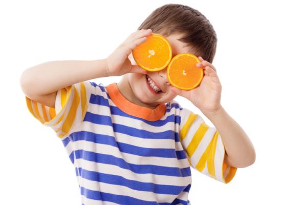 4 vitaminas para los niños que les ayudarán a estar más sanos