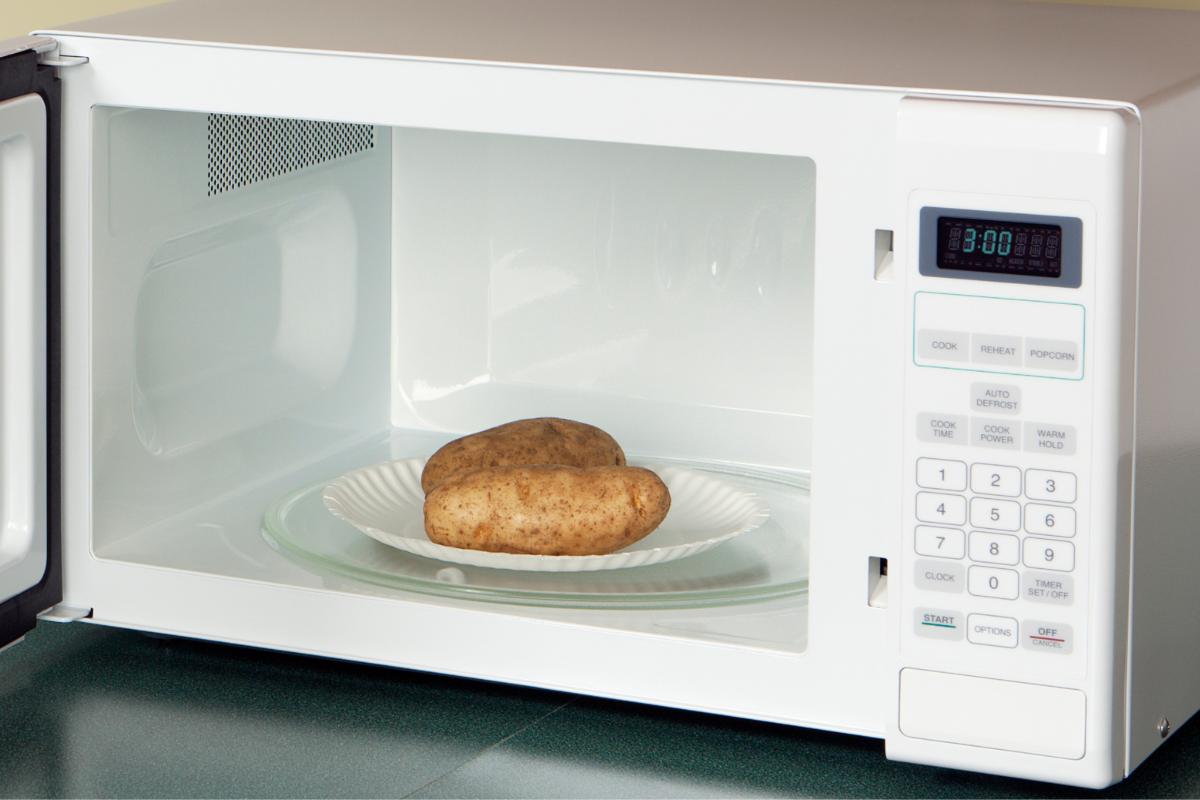 Cómo cocer patatas en el microondas