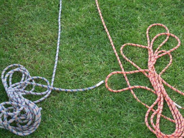 Cómo hacer una escalera con sogas - Paso 1