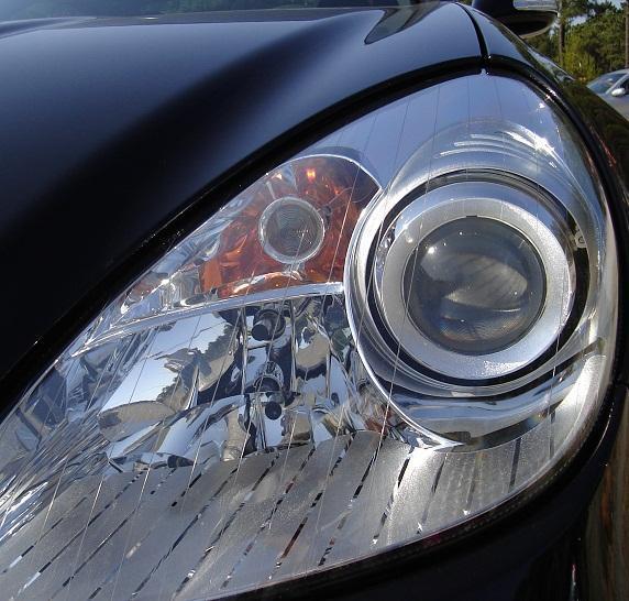 Cómo reemplazar los faros delanteros de un Mercedes