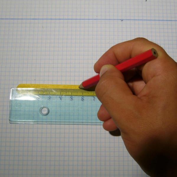 Cómo hacer un móvil para puertas con palos de polo - Paso 1