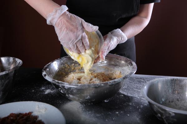 Cómo hacer un roscón de Reyes de chocolate - Paso 4