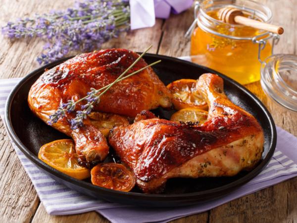 Cómo hacer muslos de pollo al horno jugosos