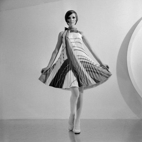 Ropa de los años 60 para chica - Peinados