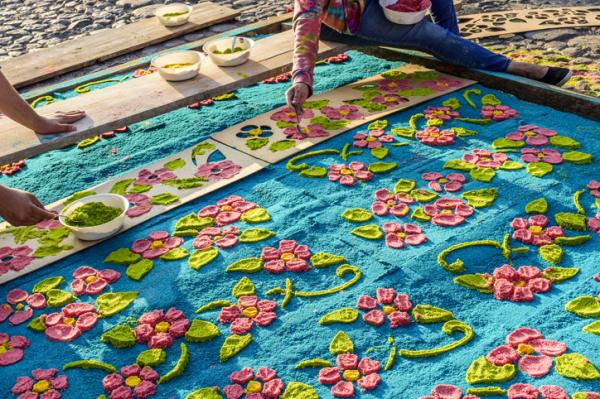 Cómo pintar aserrín - Cómo pintar aserrín para hacer alfombras paso a paso