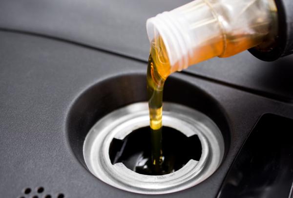 Por qué un coche consume aceite - El aceite en la lubricación de las válvulas