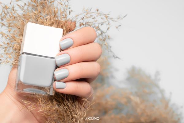 Uñas grises: claras, oscuras y combinadas para lucir una manicura espectacular