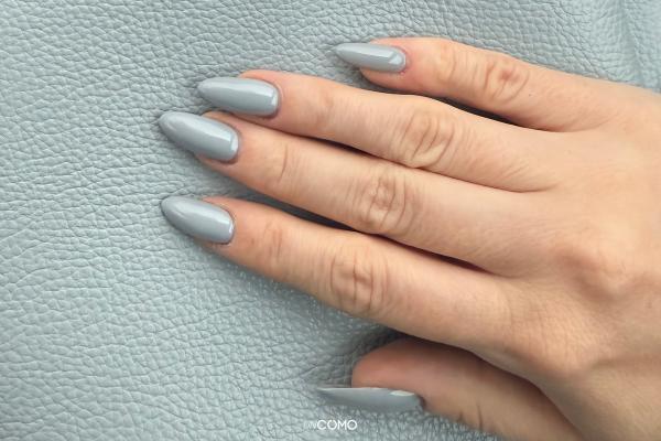 Uñas grises: claras, oscuras y combinadas para lucir una manicura espectacular - Uñas grises claras: sutileza y elegancia en su máxima expresión