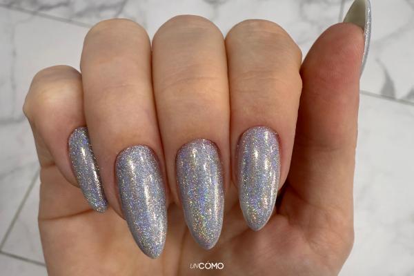 Uñas grises: claras, oscuras y combinadas para lucir una manicura espectacular - Uñas grises con destellos metálicos