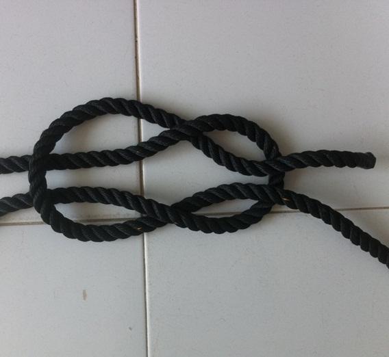 Cómo hacer un nudo marinero llano - Paso 4