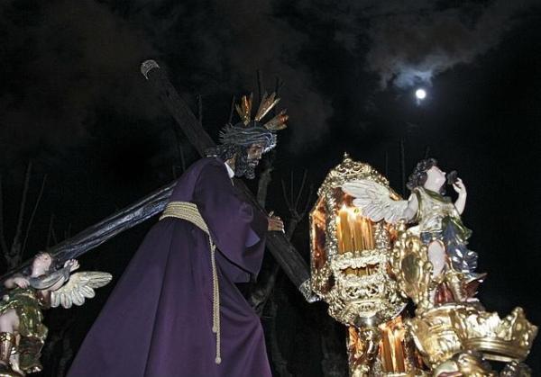 Cuáles son las procesiones más famosas de Andalucía - Paso 1