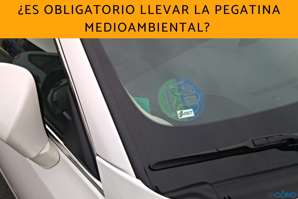 ¿Es obligatorio llevar la pegatina medioambiental? Descubre cuándo hay que llevarla y qué tipos existen
