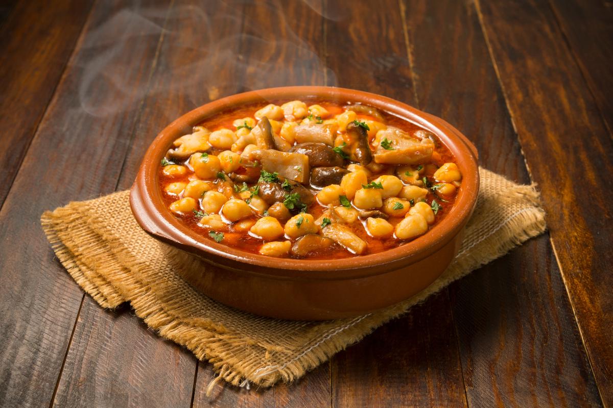 Garbanzos con níscalos: paso a paso de esta receta fácil