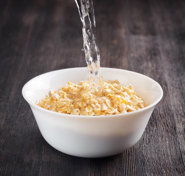 Cómo utilizar el agua de avena para fijar el maquillaje - Propiedades y beneficios del agua de avena para la piel