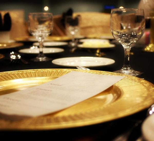 Cómo servir a los invitados en una cena de navidad