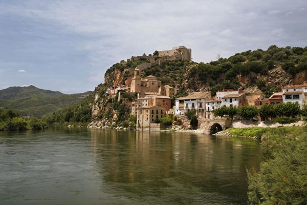 Los pueblos más bonitos de Tarragona que no te puedes perder - Miravet