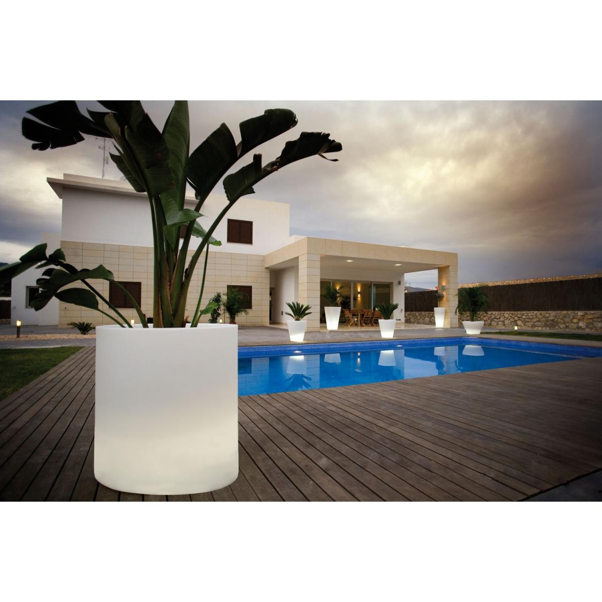 Cómo decorar un jardín con piscina