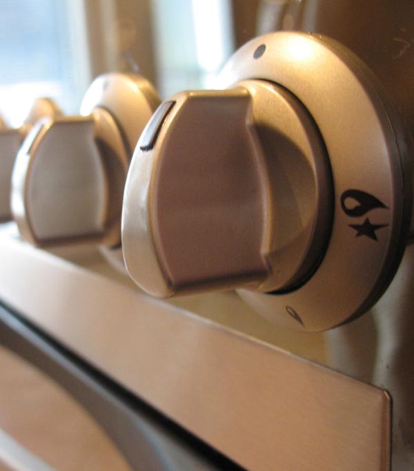 Cómo quitar el olor del horno después de fregarlo