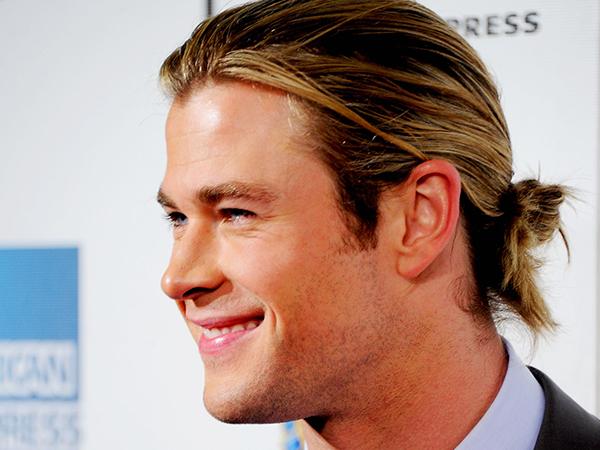 Cómo hacer un moño masculino o 'man bun' - Chris Hemsworth