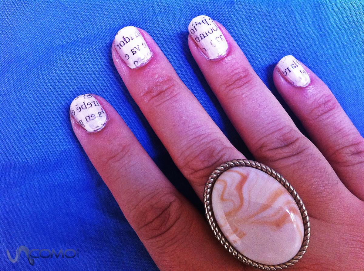 Cómo decorar las uñas con periódico